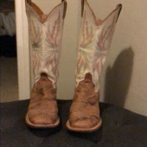 Pretty Justin boots